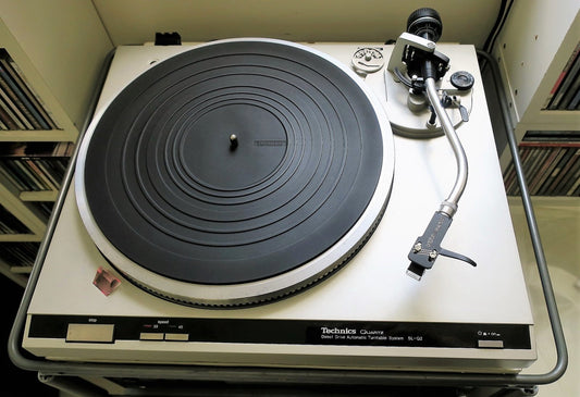 Technics SL - Q2 Semi Automatic Turntable